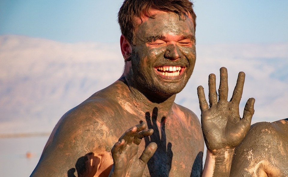 Modder van de Dode Zee, de natuurlijke scrub